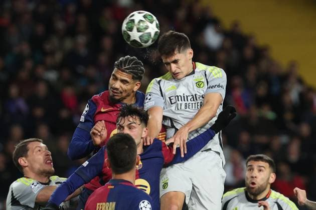 Barcelona 11. March 2025 Uefa Champions League phase 2024 25 Round of 16 FC Barcelona, Barca - S.L.Benfica v.l., Ronald Araujo (FC Barcelona), Antonio Silva (S.L.Benfica) Kopfball, Kopfballduell Copyright: JoaquimxFerreira