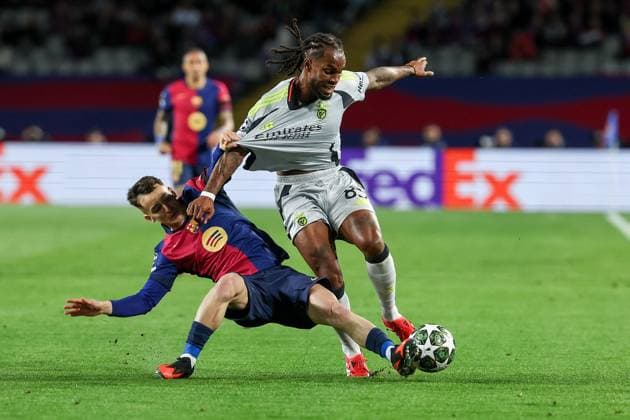 Barcelona 11. March 2025 Uefa Champions League phase 2024 25 Round of 16 FC Barcelona, Barca - S.L.Benfica v.l., Marc Casado (FC Barcelona), Reanto Sanches (S.L.Benfica) Zweikampf, Action, Aktion, Battles for the Ball Copyright: JoaquimxFerreira