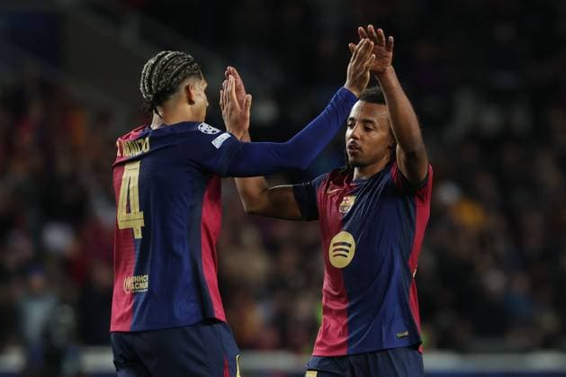 Barcelona 11. March 2025 Uefa Champions League phase 2024 25 Round of 16 FC Barcelona, Barca - S.L.Benfica v.l., Ronald Araujo (FC Barcelona), Jules Kounde (FC Barcelona) klaschen sich ab nach Spielend, jubeln Copyright: JoaquimxFerreira