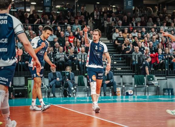 Volleyball Herren Saison 2024 2025 CEV Champions League 2025 Viertelfinale CLVM 097 SVG Lüneburg (GER) vs. Aluron CMC Warta Zawiercie (POL) 11.03.2025 Michael Patrick Wright ( 3 SVG Lüneburg) jubelt Lüneburg LKH Arena Niedersachsen Deutschland