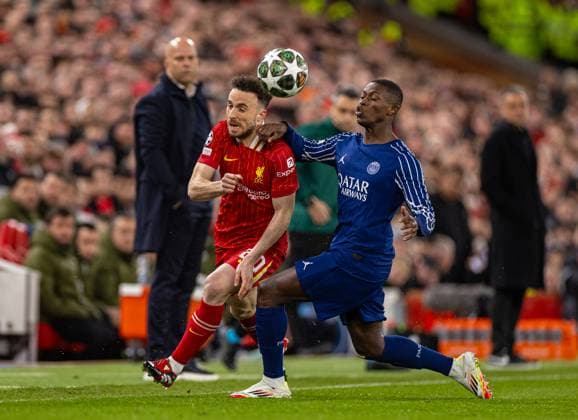 Football - UEFA Champions League - Round of 16 2nd Leg - Liverpool FC v Paris Saint-Germain FC LIVERPOOL, ENGLAND - Tuesday, March 11, 2025: Liverpool s Diogo Jota (L) is challenged by Willian Pacho during the UEFA Champions League Round of 16 2nd Leg match between Liverpool FC and Paris Saint-Germain FC at Anfield. (Photo by David Rawcliffe Propaganda) LIVERPOOL Anfield MERSEYSIDE ENGLAND  Copyright: xDavidxRawcliffex P2025-03-11-Liverpool_PSG-36