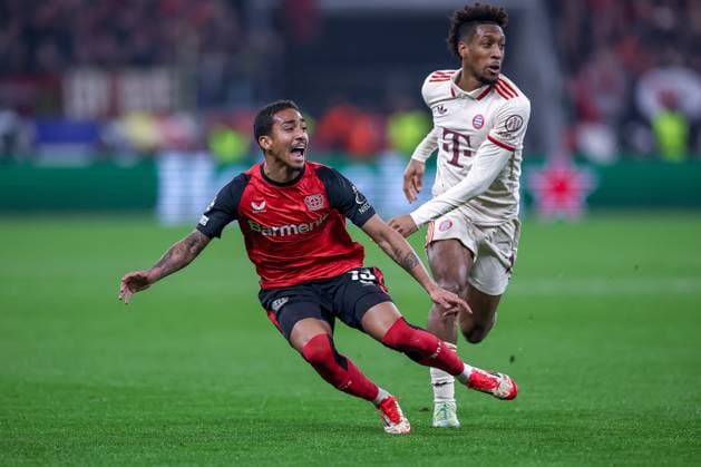 11.03.2025, Fußball, UEFA Champions League, Bayer 04 Leverkusen - FC Bayern München, Achtelfinale Rückspiel, BayArena, Saison 2024 2025: Arthur (Bayer04 Leverkusen 13) im Zweikampf gegen Kingsley Coman (FC Bayern 11) DFB regulations prohibit any use of photographs as image sequences and or quasi-video. Nordrhein-Westfalen Deutschland