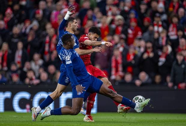 Football - UEFA Champions League - Round of 16 2nd Leg - Liverpool FC v Paris Saint-Germain FC LIVERPOOL, ENGLAND - Tuesday, March 11, 2025: Liverpool s Luis Diaz shoots during the UEFA Champions League Round of 16 2nd Leg match between Liverpool FC and Paris Saint-Germain FC at Anfield. (Photo by David Rawcliffe Propaganda) LIVERPOOL Anfield MERSEYSIDE ENGLAND  Copyright: xDavidxRawcliffex P2025-03-11-Liverpool_PSG-45