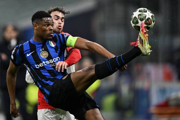 Sport Themen der Woche KW11 Sport Bilder des Tages Db Milano 11 03 2025 - Champions League Inter-Feyenoord foto Daniele Buffa Image nella foto: Denzel Dumfries-Aymen Sliti 