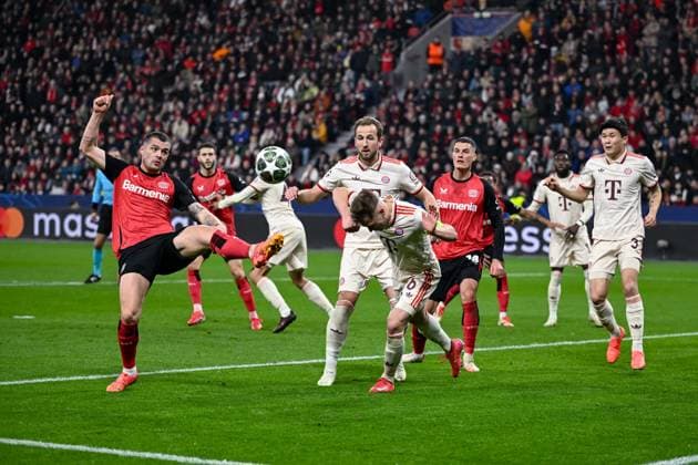 11.03.2025, Fussball UEFA Champions League 2024 2025, Achtelfinale, Bayer 04 Leverkusen - FC Bayern München, in der BayArena, Granit Xhaka (Bayer Leverkusen), Joshua Kimmich (FC Bayern München)
