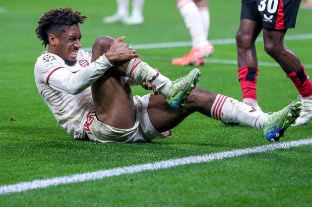 11.03.2025, Fußball, UEFA Champions League, Bayer 04 Leverkusen - FC Bayern München, Achtelfinale Rückspiel, BayArena, Saison 2024 2025: Kingsley Coman (FC Bayern 11) liegt mit Schmerzen auf dem Spielfeld DFB regulations prohibit any use of photographs as image sequences and or quasi-video. Nordrhein-Westfalen Deutschland