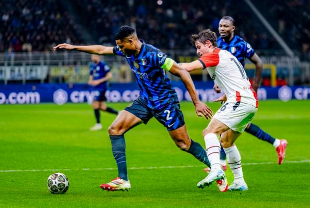 FC Internazionale Milan defender Denzel Dumfries, Feyenoord Rotterdam defender Hugo Bueno during the match Inter - Feyenoord at the San Siro Stadium for the UEFA Champions League - Round of 16 - 2st leg season 2024-2025 in MILAN, Italia on 11 march 2025, (photo by Marcel van Dorst EYE4images DeFodi Images)