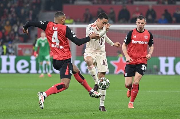 11.03.2025, xjrdrx, Fussball UEFA Champions League, Bayer 04 Leverkusen - Bayern München v.l. Jonathan Tah (Leverkusen, 4), Jamal Musiala (Muenchen, 42) Zweikampf, Duell, Kampf, tackle (DFL DFB REGULATIONS PROHIBIT ANY USE OF PHOTOGRAPHS as IMAGE SEQUENCES and or QUASI-VIDEO) Leverkusen
