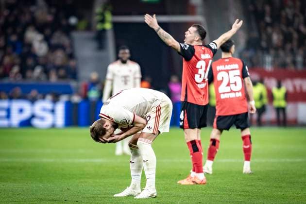 UEFA Champions League, Bayer 04 Leverkusen - FC Bayern München; 11.03.2025 Harry Kane (FC Bayern München, 9) wird am Kopf getroffen, Granit Xhaka (Bayer 04 Leverkusen, 34) gestikuliert; UEFA Champions League, Bayer 04 Leverkusen - FC Bayern München, Achtelfinale, Rückspiel, 11.03.2025 in der BayArena in Leverkusen. Copyright: xBEAUTIFULxSPORTS AxelxKohringx