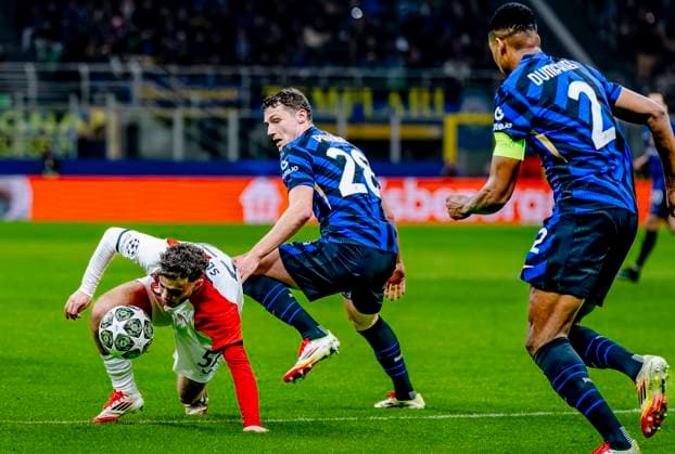 Feyenoord Rotterdam forwarder Aymen Sliti, FC Internazionale Milan defender Benjamin Pavard during the match Inter - Feyenoord at the San Siro Stadium for the UEFA Champions League - Round of 16 - 2st leg season 2024-2025 in MILAN, Italia on 11 march 2025, (photo by Marcel van Dorst EYE4images DeFodi Images)