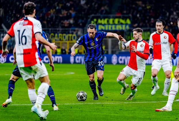 FC Internazionale Milan defender Hakan Calhanoglu, Feyenoord Rotterdam forwarder Luka Ivanusec during the match Inter - Feyenoord at the San Siro Stadium for the UEFA Champions League - Round of 16 - 2st leg season 2024-2025 in MILAN, Italia on 11 march 2025, (photo by Marcel van Dorst EYE4images DeFodi Images)