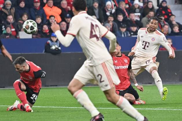 11.03.2025, xjrdrx, Fussball UEFA Champions League, Bayer 04 Leverkusen - Bayern München v.l. Michael Olise (Muenchen, 17) schiesst den Ball aufs Tor, Torschuss, Schuss (DFL DFB REGULATIONS PROHIBIT ANY USE OF PHOTOGRAPHS as IMAGE SEQUENCES and or QUASI-VIDEO) Leverkusen