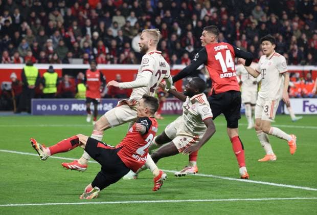 V.l. Alejandro Grimaldo (Bayer), Konrad Laimer (Bayern), Dayot Upamecano (Bayern), Patrick Schick (Bayer), Champions League, Achtelfinale Rückspiel, Bayer 04 Leverkusen vs FC Bayern München, Leverkusen, Deutschland, 11.03.2025.