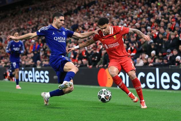 Football - UEFA Champions League - Round of 16 (2nd Leg) - Liverpool v Paris Saint-Germain 11th March 2025 - UEFA Champions League - Round of 16 (2nd Leg) - Liverpool v Paris Saint-Germain - Achraf Hakimi of Paris Saint-Germain and Luis Diaz of Liverpool - Photo: Simon Stacpoole Offside. Liverpool UK Copyright: xSimonxStacpoolexOffside