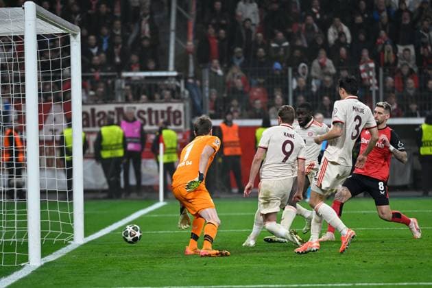 Leverkusen, Bayarena, 11.03.25, GER, Herren, UEFA Champions League, Saison 2024-2025, Achtelfinale, Bayer 04 Leverkusen - FC Bayern Muenchen Bild: Harry KANE (Muenchen) macht das Tor zum 0:1 UEFA regulations prohibit any use of photographs as image sequences and or quasi-video. Nordrhein-Westfalen Deutschland