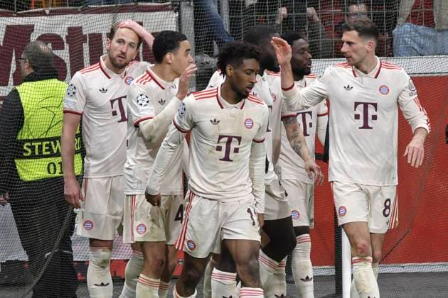 Harry Kane (Muenchen 9) jubelt nach dem Tor zum 0:1 mit der Mannschaft 11.03.2025 Fussball Champions League, Bayer Leverkusen vs FC Bayern Muenchen, BayArena, Leverkusen,