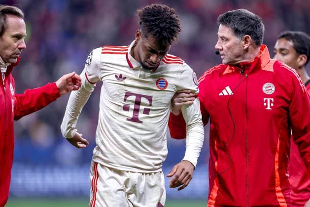 11.03.2025, Fußball, UEFA Champions League, Bayer 04 Leverkusen - FC Bayern München, Achtelfinale Rückspiel, BayArena, Saison 2024 2025: Kingsley Coman (FC Bayern 11) liegt verletzt auf dem Spielfeld und muss mit Schmerzen ausgewechselt werden Verletzung Knöchel DFB regulations prohibit any use of photographs as image sequences and or quasi-video. Nordrhein-Westfalen Deutschland