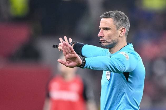 Leverkusen, Germany, 11.03.2025: Schiedsrichter Slavko VinÄiÄ‡ gestures during the UEFA Champions League 2024 25 Round of 16 Second Leg match between Bayer 04 Leverkusen and FC Bayern München at BayArena on March 11, 2025 in Leverkusen, Germany. (Photo by Harry Langer DeFodi Images)