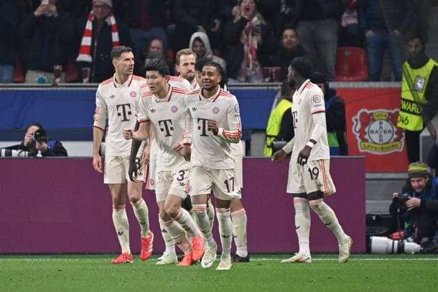 11.03.2025, xjrdrx, Fussball UEFA Champions League, Bayer 04 Leverkusen - Bayern München v.l. Bayern nach Tor zum 0:1 durch Harry Kane (Muenchen, 9) Jubel, Torjubel, jubelt ueber das Tor, celebrate the goal, celebration (DFL DFB REGULATIONS PROHIBIT ANY USE OF PHOTOGRAPHS as IMAGE SEQUENCES and or QUASI-VIDEO) Leverkusen
