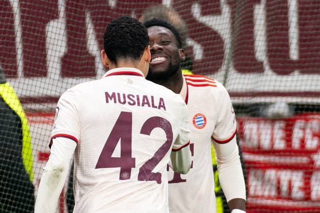 2025-03-11 Bayer 04 Leverkusen v FC Bayern Munchen - UEFA Champions League 2024 25 Round of 16 Second Leg LEVERKUSEN, GERMANY - MARCH 11: Alphonso Davies of FC Bayern Munchen celebrates after scoring the team s second goal with Jamal Musiala of FC Bayern Munchen during the UEFA Champions League 2024 25 Round of 16 Second Leg match between Bayer 04 Leverkusen and FC Bayern Munchen at BayArena on March 11, 2025 in Leverkusen, Germany. Leverkusen BayArena Germany Content not available for redistribution in The Netherlands directly or indirectly through any third parties. Copyright: xJorisxVerwijstx