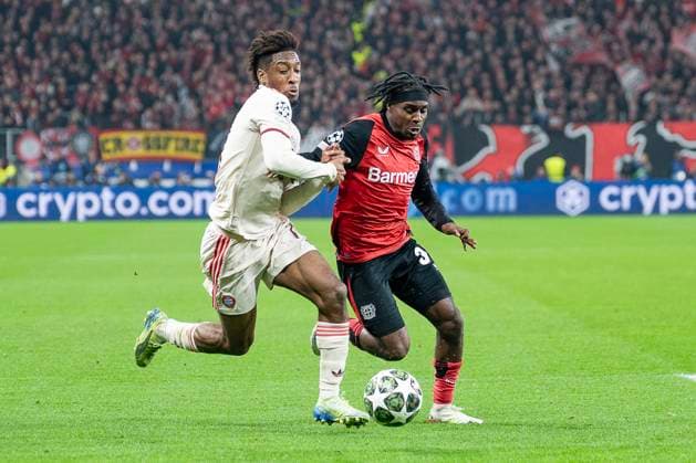 11.03.2025, Fussball: UEFA Champions League, Saison 2024 2025, Achtelfinale, Rueckspiel, Bayer 04 Leverkusen - FC Bayern Muenchen in der BayArena in Leverkusen. Zweikampf zwischen Kingsley Coman (FC Bayern Muenchen, 11) und Jeremie Frimpong (Bayer 04 Leverkusen, 30). Foto: Kirchner-Media Thomas Haesler Copyright: xKirchner-Media ThomasxHaeslerx