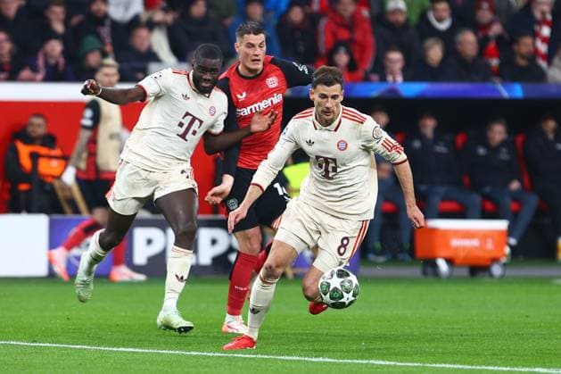 Leon Goretzka 8 (FC Bayern Muenchen) im Zweikampf, Aktion, mit Patrik Schick 14 (Bayer 04 Leverkusen) Dayot Upamecano 2 (FC Bayern Muenchen) Bayer 04 Leverkusen vs. FC Bayern Muenchen, Fussball, UEFA Champions League, Achtelfinale, Rueckspiel, Saison 2024 2025, 11.03.2025 Foto: kolbert-press Ant Palmer BayArena NRW Deutschland