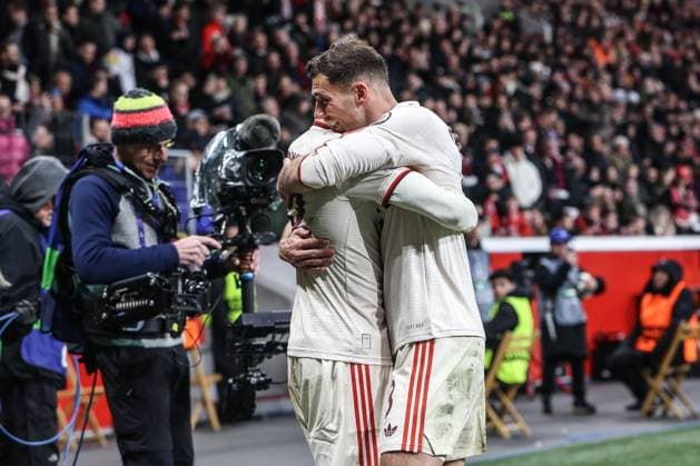 Fussball, UEFA Champions League Saison 2024 2025 Achtelfinale Rückspiel Bayer 04 Leverkusen - FC Bayern München 11.03.2025, BayArena Alphonso Davies (FC Bayern München, 19) Leon Goretzka (FC Bayern München, 8) freuen sich nach dem Tor zum 2-0 Leverkusen BayArena Nordrhein-Westfahlen Deutschland