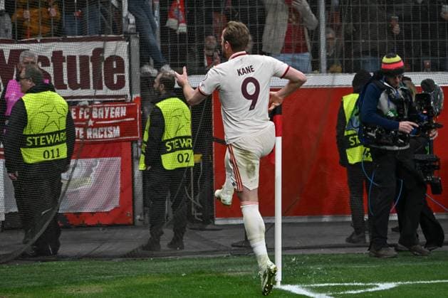 11.03.2025, xsltx, Fussball UEFA Champions League, Bayer 04 Leverkusen - Bayern München v.l. Jubel nach dem 0:1 durch Harry Kane (Muenchen, 9) (DFL DFB REGULATIONS PROHIBIT ANY USE OF PHOTOGRAPHS as IMAGE SEQUENCES and or QUASI-VIDEO) Leverkusen
