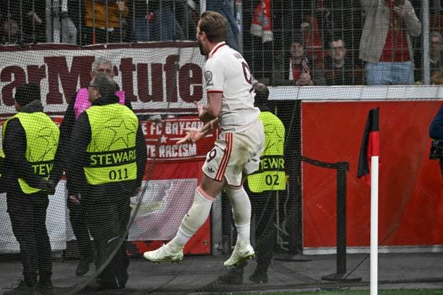11.03.2025, xsltx, Fussball UEFA Champions League, Bayer 04 Leverkusen - Bayern München v.l. Jubel nach dem 0:1 durch Harry Kane (Muenchen, 9) (DFL DFB REGULATIONS PROHIBIT ANY USE OF PHOTOGRAPHS as IMAGE SEQUENCES and or QUASI-VIDEO) Leverkusen