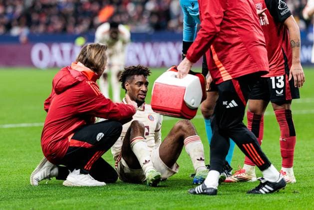 UEFA Champions League, Bayer 04 Leverkusen - FC Bayern München; 11.03.2025 Kingsley Coman (FC Bayern München, 11) muss angeschlagen behandelt und ausgewechselt werden UEFA Champions League Achtelfinale Rückspiel, Bayer 04 Leverkusen - FC Bayern München; Leverkusen, BayArena am 11.03.2025 Copyright: xBEAUTIFULxSPORTS Wunderlx