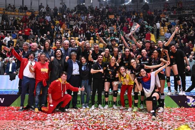 Roma Volley Club players celebrate the victory during the CEV Challenge Cup Final 2st Leg match between SMI Roma Volley and Reale Mutua Fenera Chieri 76 on March 11, 2025 at Palazzetto dello in Rome, Italy.  Copyright: xDomenicoxCippitelli IPAxSportx xipa-agency.netx xx IPA_55225314 IPA_Agency_IPA55225314