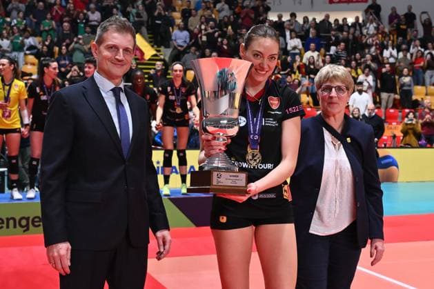 Roma Volley Club players celebrate the victory during the CEV Challenge Cup Final 2st Leg match between SMI Roma Volley and Reale Mutua Fenera Chieri 76 on March 11, 2025 at Palazzetto dello in Rome, Italy.  Copyright: xDomenicoxCippitelli IPAxSportx xipa-agency.netx xx IPA_55225330 IPA_Agency_IPA55225330