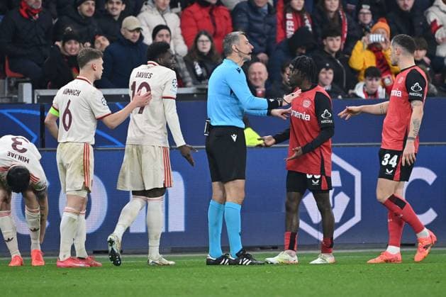11.03.2025, xjrdrx, Fussball UEFA Champions League, Bayer 04 Leverkusen - Bayern München v.l. Jeremie Frimpong (Leverkusen, 30), Granit Xhaka (Leverkusen, 34) Reklamiert, beschwert sich, schimpft (DFL DFB REGULATIONS PROHIBIT ANY USE OF PHOTOGRAPHS as IMAGE SEQUENCES and or QUASI-VIDEO) Leverkusen