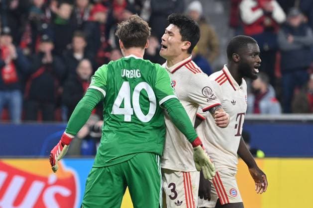 11.03.2025, xjrdrx, Fussball UEFA Champions League, Bayer 04 Leverkusen - Bayern München v.l. Jonas Urbig (Muenchen, 40), Min Jae Kim (Muenchen, 3) jubeln (DFL DFB REGULATIONS PROHIBIT ANY USE OF PHOTOGRAPHS as IMAGE SEQUENCES and or QUASI-VIDEO) Leverkusen