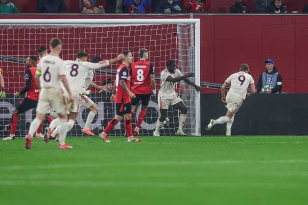 11.03.2025, Fussball, Saison 2024 2025, Champions League, Achtelfinale, Bayer Leverkusen - FC Bayern München, Harry Kane (FC Bayern München) erzielt das Tor zum 0 zu 1. Leverkusen BayArena NRW Deutschland xRHR-FOTO TRx Copyright: TimxRehbein RHR-FOTOx RHR-FOTO TR