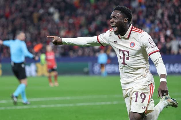 UEFA Champions League - Bayer 04 Leverkusen - FC Bayern München am 11.03.2025 in der BayArena in Leverkusen Jubel, Torjubel, Torschuetze, Torschütze Alphonso Davies (Muenchen 19) jubelt nach seinem Tor zum 0 zu 2