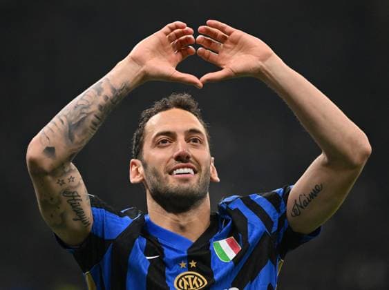 Sport Themen der Woche KW11 Sport Bilder des Tages (250312) -- MILAN, March 12, 2025 -- Inter Milan s Hakan Calhanoglu celebrates his goal during the round of 16 second leg match of UEFA Champions League between Inter Milan and Feyenoord in Milan, Italy, March 11, 2025. (Photo by Xinhua) (SP)ITALY-MILAN-FOOTBALL-UEFA CHAMPIONS LEAGUE-INTER MILAN VS FEYENOORD AlbertoxLingria 