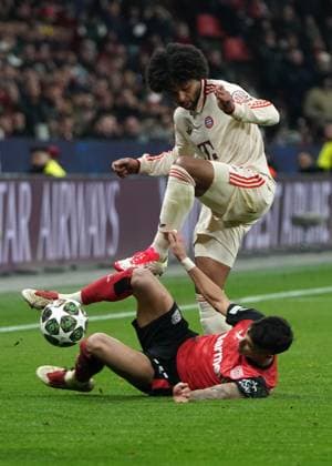 Fussball, UEFA Champions League 2024 2025,Achtelfinale , Runde 2 von 2, Bayer 04 Leverkusen - FC Bayern München 11.03.2025 Bayarena Leverkusen, Serge Gnabry FC Bayern München Exequiel Palacios Bayer 04 Leverkusen,