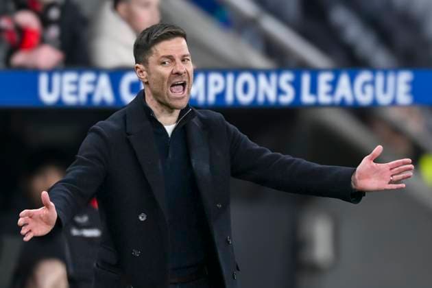 Xabi Alonso (Leverkusen Coach) unzufrieden enttäuscht enttaeuscht niedergeschlagen frustriert, Mimik starker Gesichtsausdruck Emotion. 11.03.2025 Fussball Champions League, Bayer Leverkusen vs FC Bayern Muenchen, BayArena, Leverkusen,