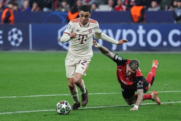 UEFA Champions League - Bayer 04 Leverkusen - FC Bayern München am 11.03.2025 in der BayArena in Leverkusen Robert Andrich (Leverkusen 8) gegen Jamal Musiala (Muenchen 42)