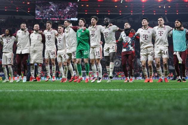 UEFA Champions League - Bayer 04 Leverkusen - FC Bayern München am 11.03.2025 in der BayArena in Leverkusen Jubel und Freude über den Sieg und das Weiterkomme bei der Mannschaft des FC Bayern München, hier mit Michael Olise (Muenchen 17) , Josip Stanisic (Muenchen 44) , Leon Goretzka (Muenchen 8) , Torwart Jonas Urbig (Muenchen 40) , Hiroki Ito (Muenchen 21) , Dayot Upamecano (Muenchen 2) , Minjae Kim (Muenchen 3) , Joao Palhinha (Muenchen 16)