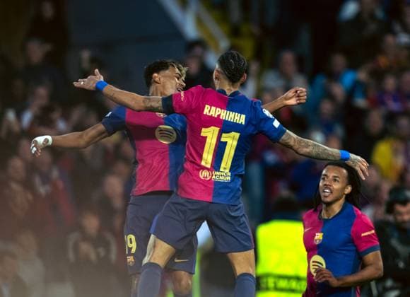 (250312) -- BARCELONA, March 12, 2025 -- Barcelona s Raphinha (C) celebrates his goal with teammate Lamine Yamal (L) during the UEFA Champions League Round of 16 2nd leg football match between FC Barcelona, Barca and SL Benfica in Barcelona, Spain, on March 11, 2025. (Photo by Xinhua) (SP)SPAIN-BARCELONA-FOOTBALL-UEFA CHAMPIONS LEAGUE-BARCELONA VS BENFICA JoanxGosa 