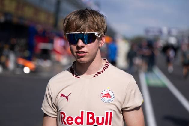 Oliver Goethe (Formel 2, Deutschland, MP Motorsport Red Bull Junior) im FC Redbull Salzburg Trikot, AUS, Formel 1 Weltmeisterschaft, Luis Vuitton Grand Prix von Australien, Albert Park Circuit Melbourne, Pre-Events, Saison 2025, 12.03.2025 AUS, Formel 1 Weltmeisterschaft, Grand Prix von Australien, Albert Park Circuit Melbourne, Pre-Events, Saison 2025, 12.03.2025 Melbourne Copyright: xEibner-Pressefoto Memmlerx EP_MMR