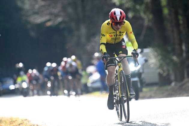 Paris - Nice 2025 - stage 4 LA LOGE DES GARDES, FRANCE - MARCH 12 : Vingegaard Jonas (DEN) of Team Visma Lease A Bike attacking during stage 4 of the 83th edition of the Paris - Nice cycling race, a stage of 163,4km with start in Vichy and finish in La Loge Des Gardes on March 12, 2025 in La Loge Des Gardes, France, 12 03 2025 ( Motordriver Kenny Verfaillie - La Loge Des Gardes France  Copyright: xNicoxVereeckenx