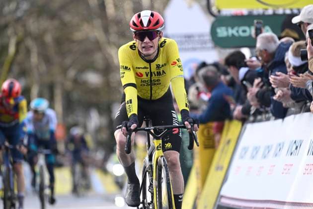Paris - Nice 2025 - stage 4 LA LOGE DES GARDES, FRANCE - MARCH 12 : Vingegaard Jonas (DEN) of Team Visma Lease A Bike after stage 4 of the 83th edition of the Paris - Nice cycling race, a stage of 163,4km with start in Vichy and finish in La Loge Des Gardes on March 12, 2025 in La Loge Des Gardes, France, 12 03 2025 ( Motordriver Kenny Verfaillie - La Loge Des Gardes France  Copyright: xNicoxVereeckenx
