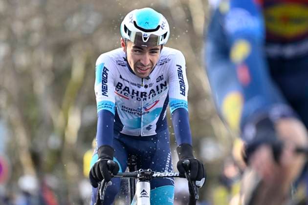 Paris - Nice 2025 - stage 4 LA LOGE DES GARDES, FRANCE - MARCH 12 : Martinez Lenny (FRA) of Bahrain - Victorious during stage 4 of the 83th edition of the Paris - Nice cycling race, a stage of 163,4km with start in Vichy and finish in La Loge Des Gardes on March 12, 2025 in La Loge Des Gardes, France, 12 03 2025 ( Motordriver Kenny Verfaillie - La Loge Des Gardes France  Copyright: xNicoxVereeckenx