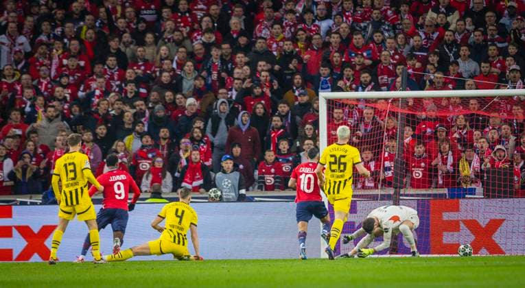 Lille, Germany. 12th Mar 2025. Jonathan David (Lille) scores the goal for 1:0 vs Gregor Kobel (BvB) OSC Lille - Borussia Dortmund 12.03.2025