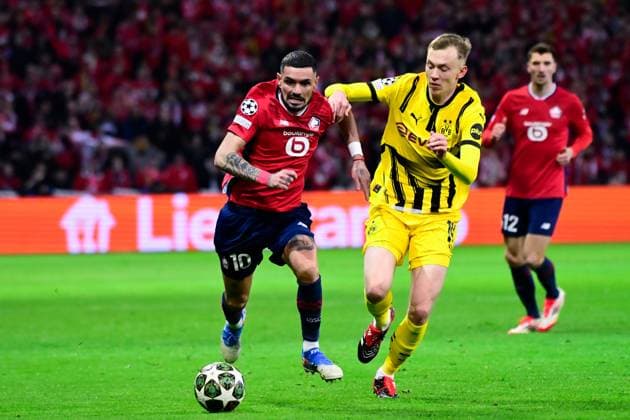 FOOTBALL : Lille vs Borussia Dortmund - Ligue des Champions - 12 03 2025 Remy CABELLA ( 10 - Lille ) and Nico Schlotterbeck ( 4 - Borussia Dortmund ) during UEFA Champions League match between Lille OSC and Borussia Dortmund at Stade Pierre Mauroy on March 12, 2025 in Lille, France. ( Photo by Dante Badano PsnewZ ) - LilleFrance  Copyright: xDantexBadanox