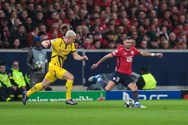 12.03.2025, UEFA Champions League, Achtelfinale, Lille OSC - Borussia Dortmund, v. l. Julian Ryerson (Borussia Dortmund), Remy Cabella (LOSC Lille), Lille Stade Pierre Mauroy Decathlon Arena Paris xRHR-FOTO DEx Copyright: DennisxEwert RHR-FOTOx RHR-FOTO DE
