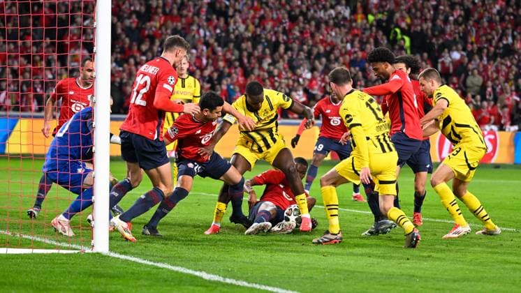 Lille, Stade Pierre Mauroy, 12.03.25, FRA, Herren, UEFA Champions League, Saison 2024-2025, Achtelfinale, OSC Lille - Borussia Dortmund Bild: Torchance Serhou GUIRASSY (Dortmund) UEFA regulations prohibit any use of photographs as image sequences and or quasi-video. Hauts-de-France Frankreich